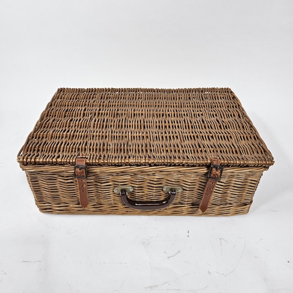 2: Vintage Picnic Wicker Basket