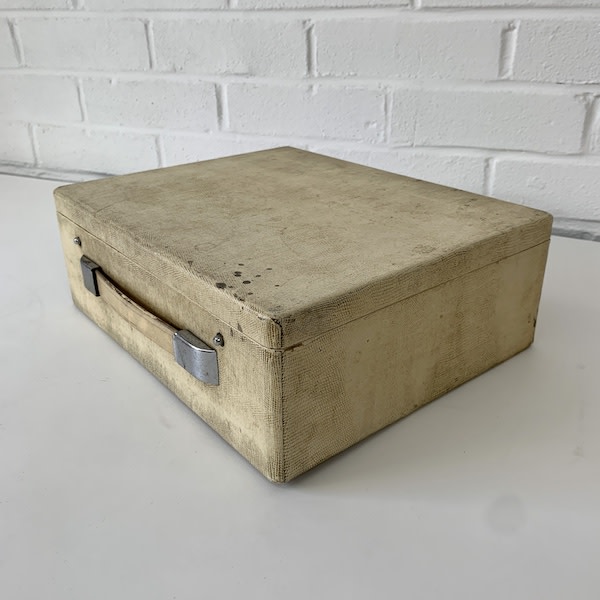 5: Vintage LW/MW Portable Radio (Non Practical)
