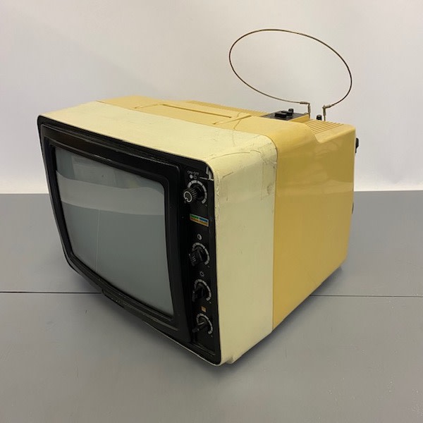 2: Fully Working Colour Hitachi Transistor CWP-133 TV