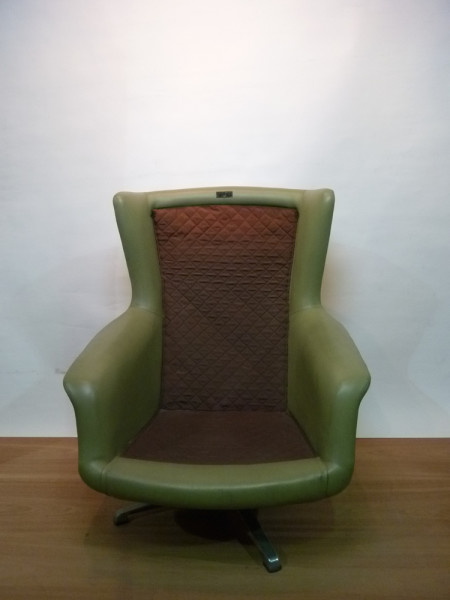 4: Green 1960's Retro Swivel Chair