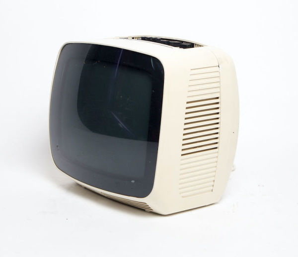 5: Non Practical Indesit Cream TV