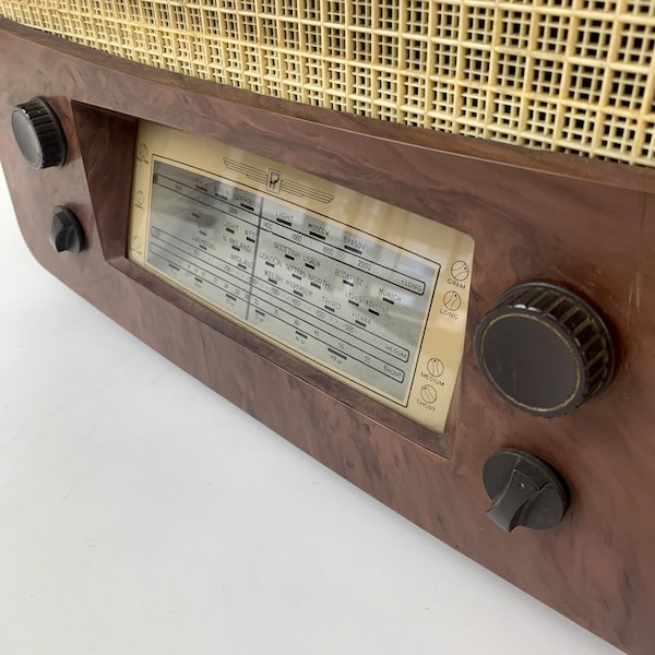 2: Vintage Radio Rentals Radio Model 204