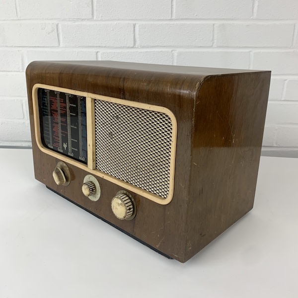 2: Vidor Vintage Radio (Non Practical)