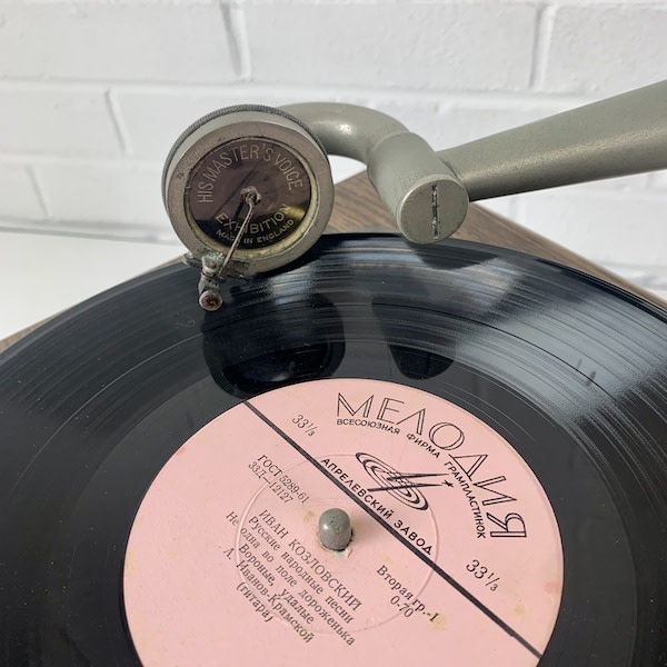 5: Wooden Gramophone (Non Practical)