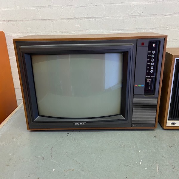 1: Fully Working 1980's Colour Sony Trinitron TV (21