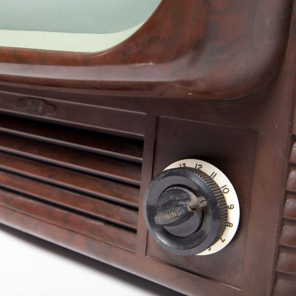 4: Non Practical Vintage Bush TV