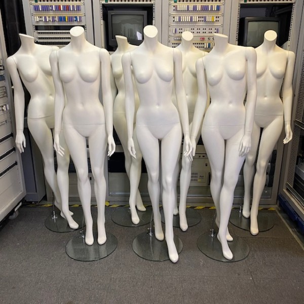 4: Female Headless Mannequin