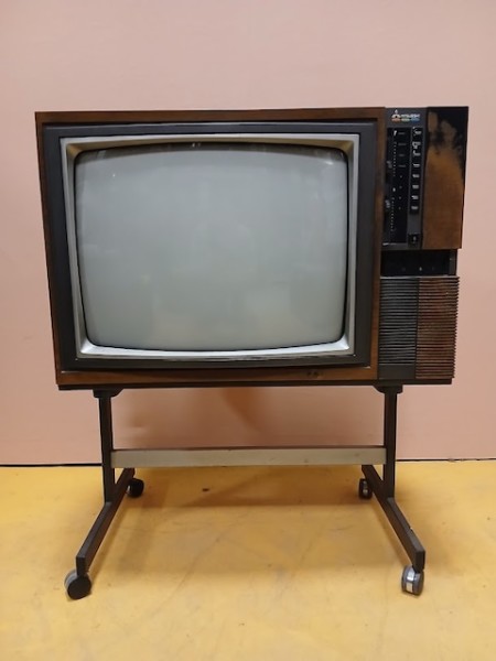 5: Fully Working Mitsubishi Colour TV (With Or Without Stand) (20