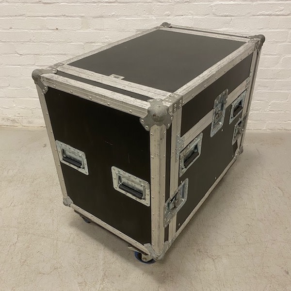 5: Flight Case On Wheels