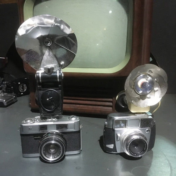 4: Vintage Camera With Flash Unit (Non Practical)