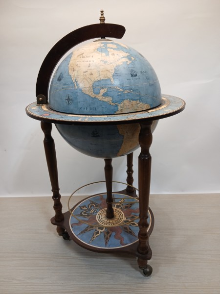 6: Vintage Globe Drinks Trolley - Blue