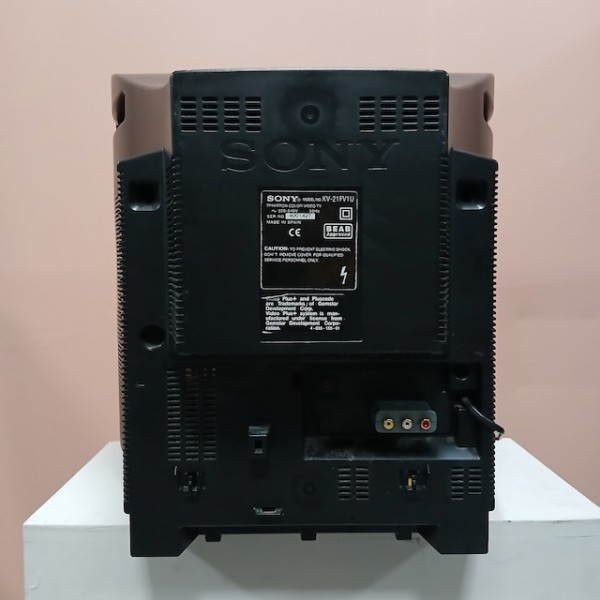 4: Fully Working Silver Sony Trinitron With VHS Player (20