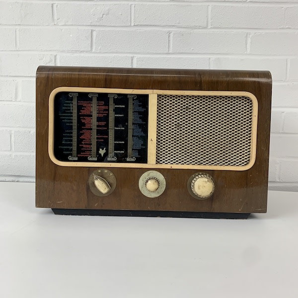 1: Vidor Vintage Radio (Non Practical)