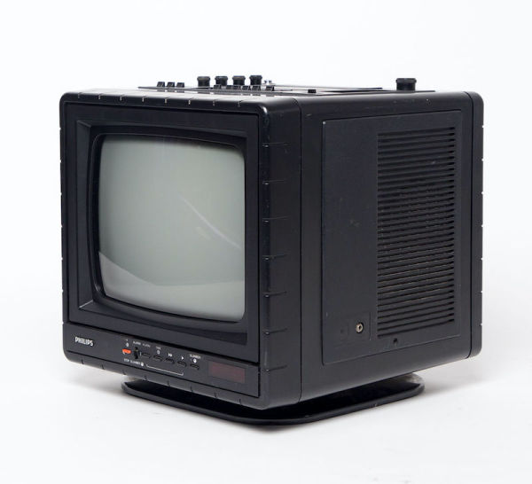 3: Fully Working Black & White Mini Portable Philips TV, Radio And Cassette Player (9