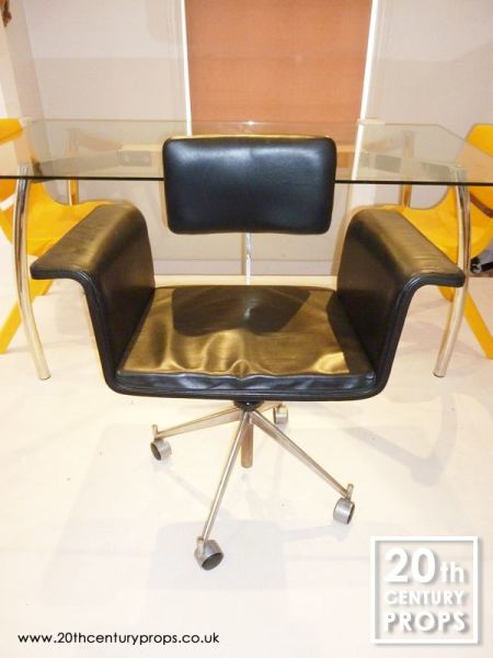 2: Scandinavian Black Leather Office Swivel Chair