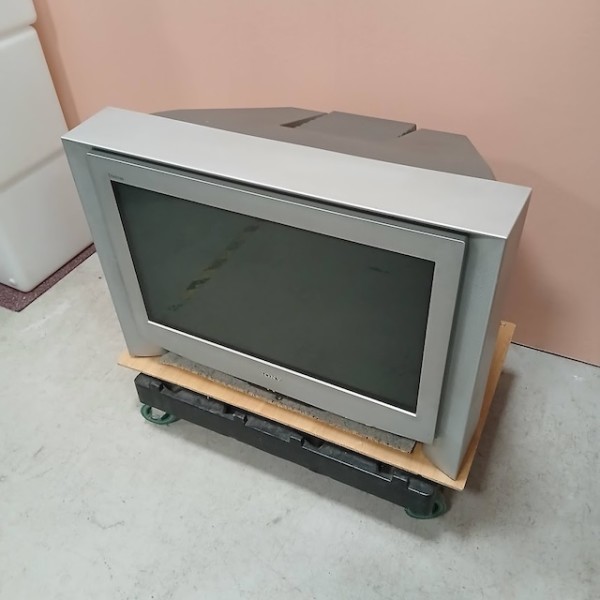 4: Fully Working Sony Trinitron Colour TV (32