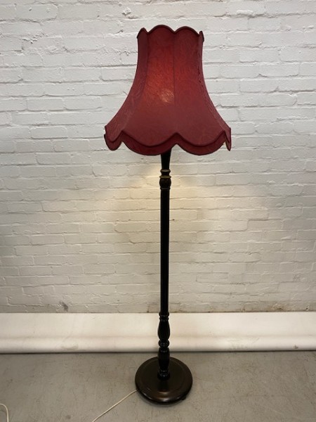 4: Red Vintage Floor Lamp (Working)