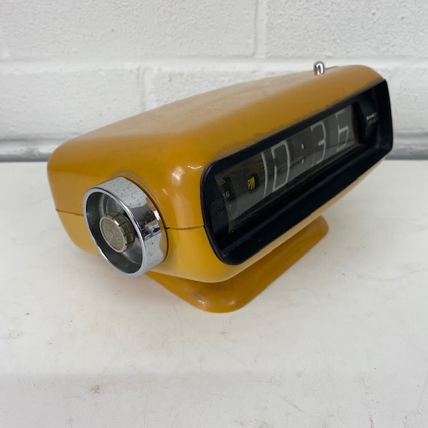 4: Working Mustard Yellow Retro Clock