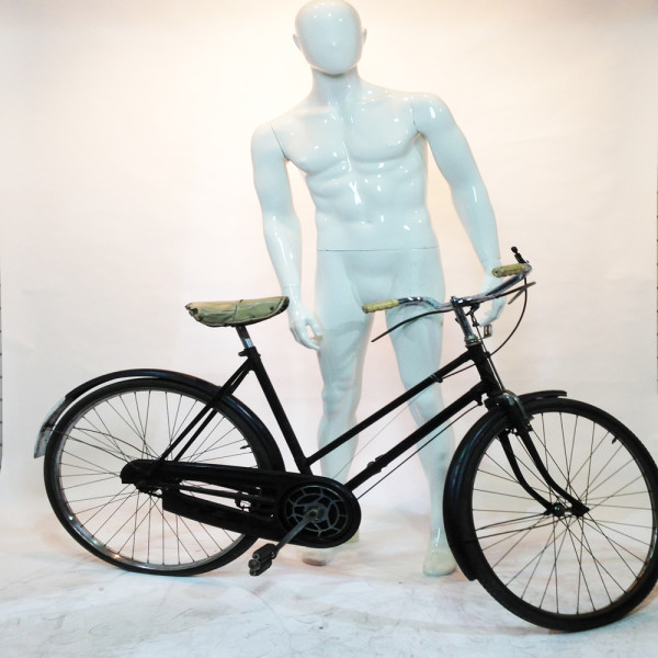 2: Black Vintage Ladies Lycett Bicycle