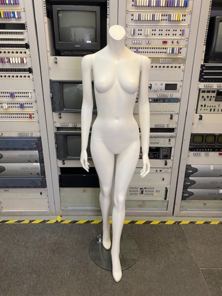 1: Female Headless Mannequin