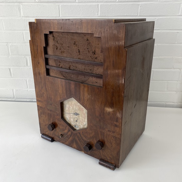 2: McMichael Vintage Radio (1936) (Non Practical)
