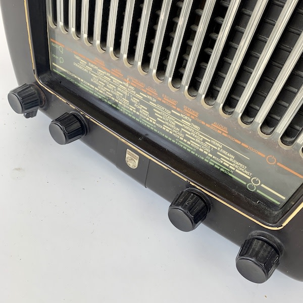 4: Retro Philips Radio (Non Practical)