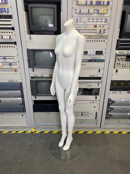 2: Female Headless Mannequin