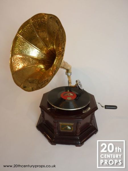 2: Vintage Style Gramophone