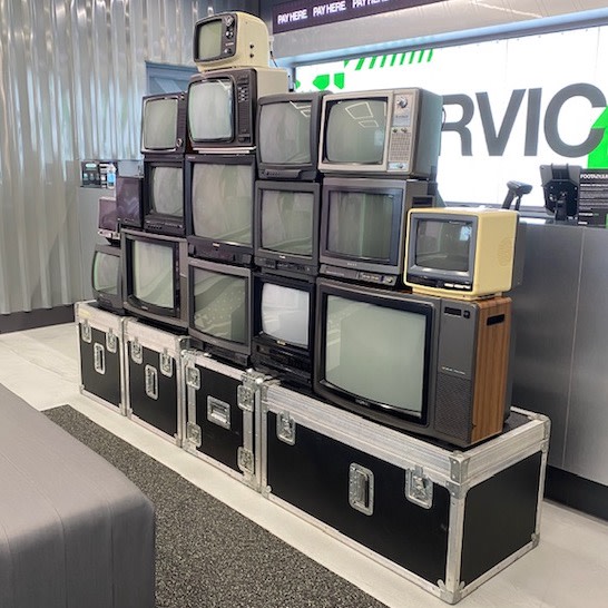 7: Fully Working Retro TV Wall With Multiple Video Feeds