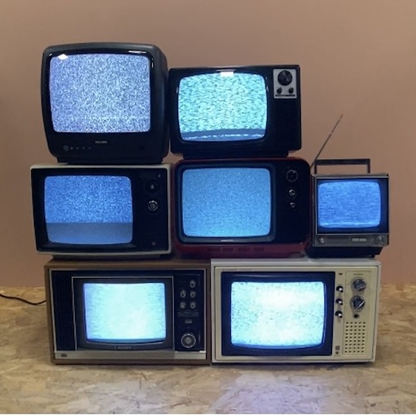 1: Stack Of 7 TV's (1 Fully Working With 6 Static Only TV's)