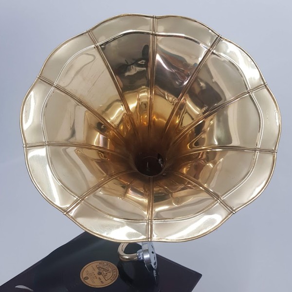 6: Vintage Style Gramophone