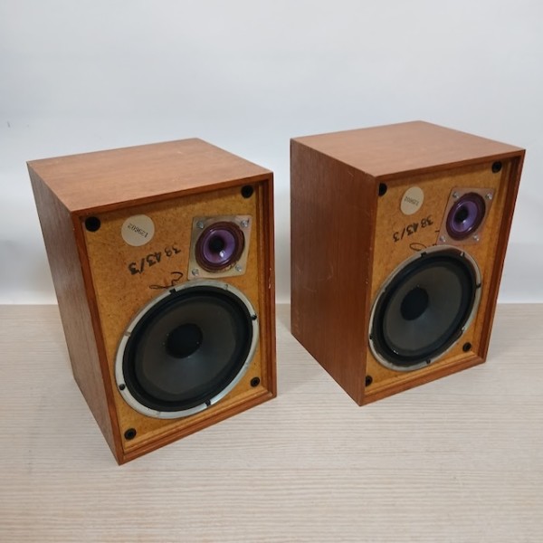 5: Wharfedale Denton 2 Retro Wooden Speaker (Non Practical)