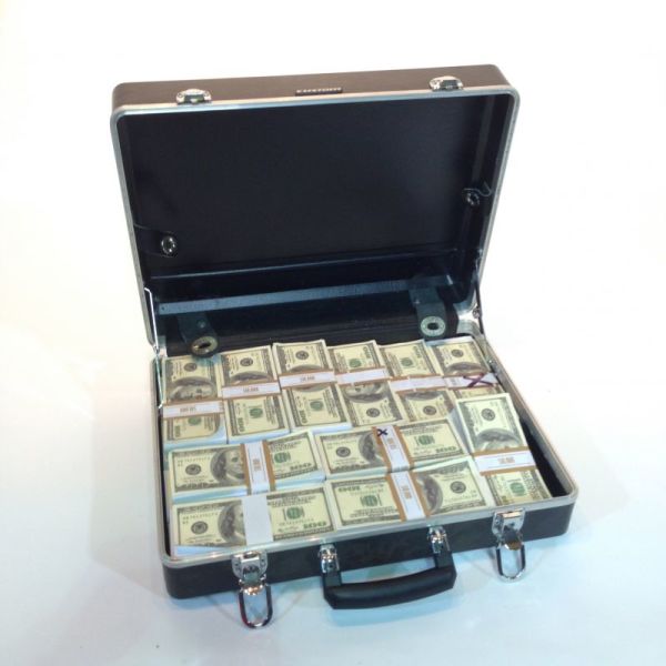 1: Fake Money In Briefcase - US Dollars ($100 notes)