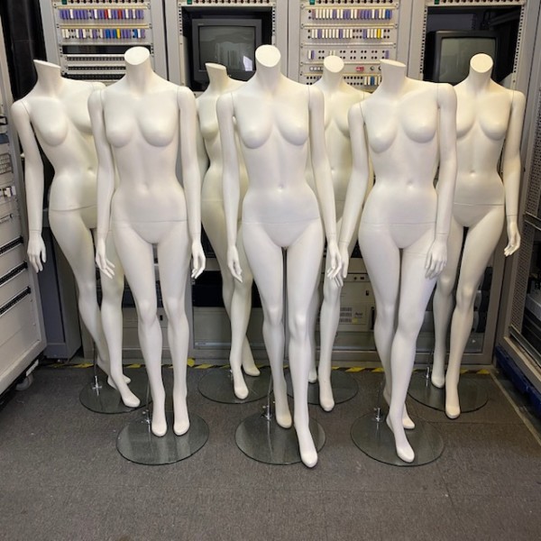 4: Gloss Female Headless Mannequin