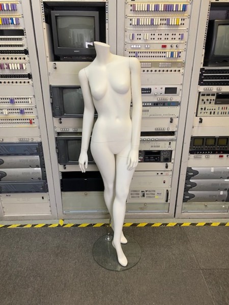 5: Female Headless Mannequin