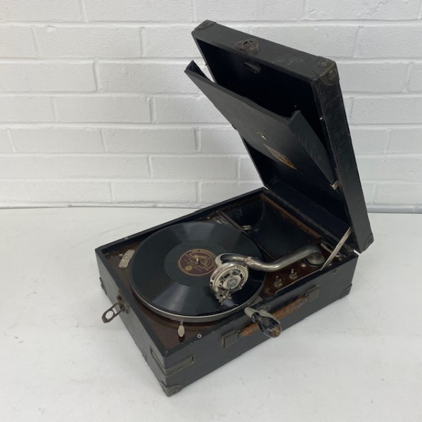 5: HMV Gramophone - Harrods (Fully Working)