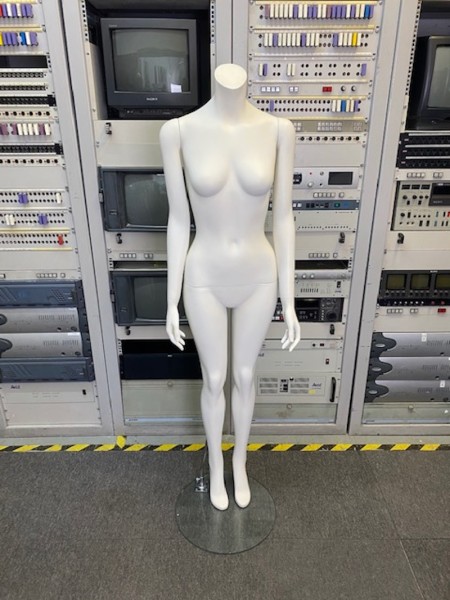 1: Female Headless Mannequin