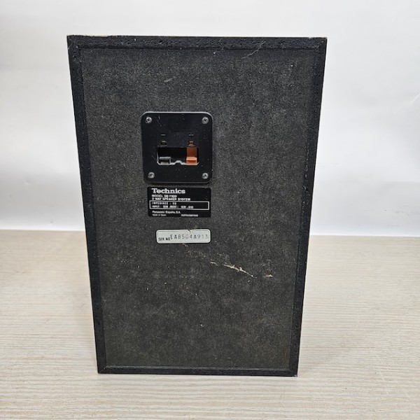 5: Black Technics Retro Speaker