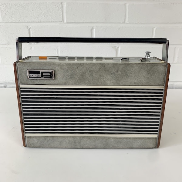 4: Vintage Roberts Radio (Fully Working)