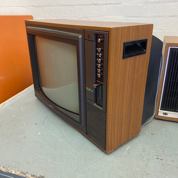 3: Fully Working 1980's Colour Sony Trinitron TV (21