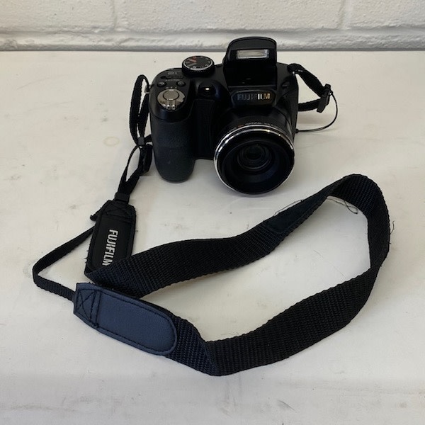 3: Fully Working Fujifilm Digital Camera With Working Flash (2010)