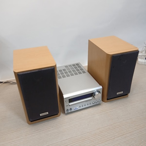 7: Onkyo Midi Radio With Amp & Speakers (2006) (Working)