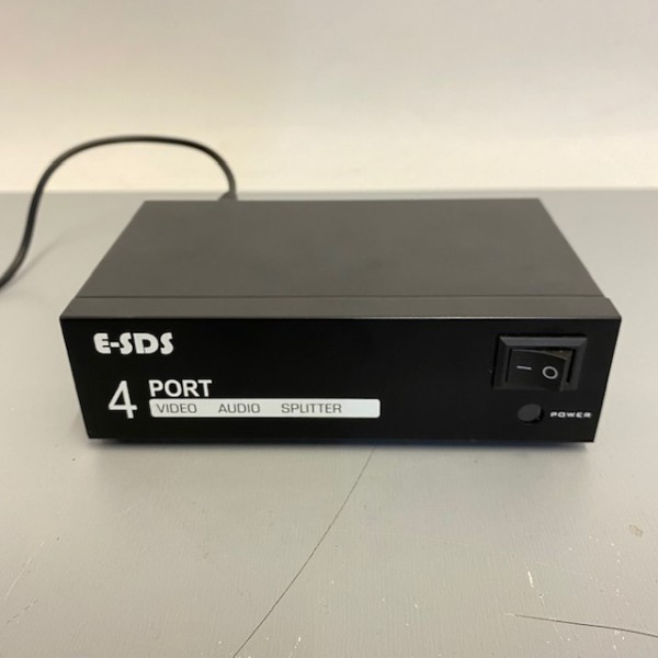 3: 4 Port AV Splitter