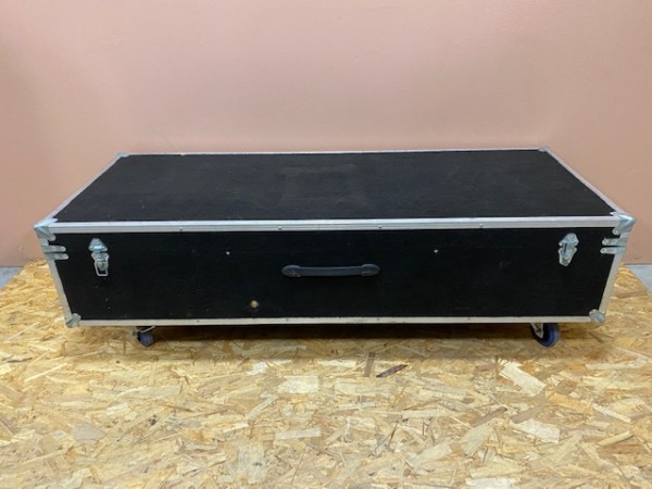 3: Rectangular Low Flight Case On Wheels