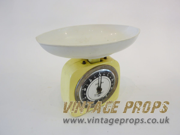 1: Kitchen Scales
