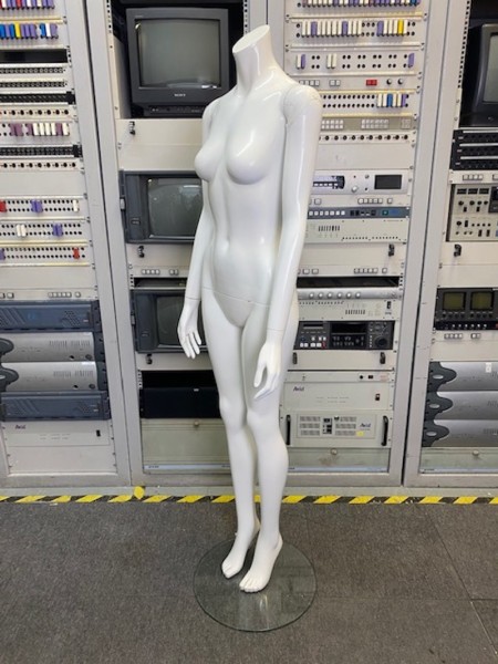 2: Female Headless Mannequin