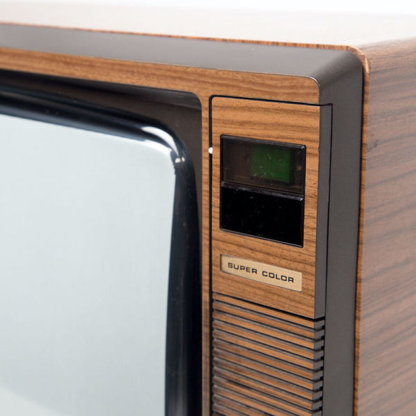 2: Non Practical Grundig Super Color CUC220 TV