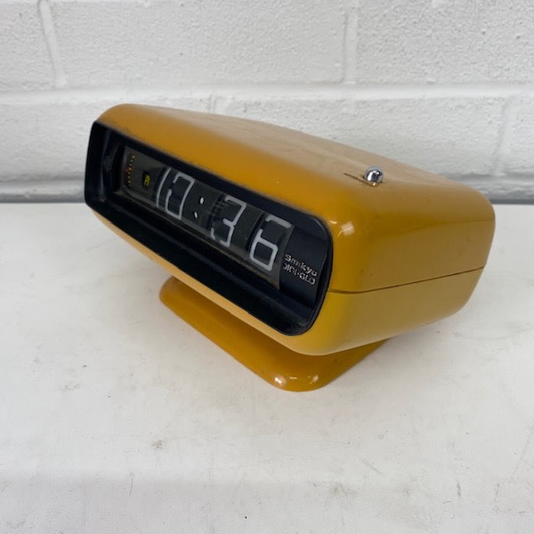 4: Working Mustard Yellow Retro Clock