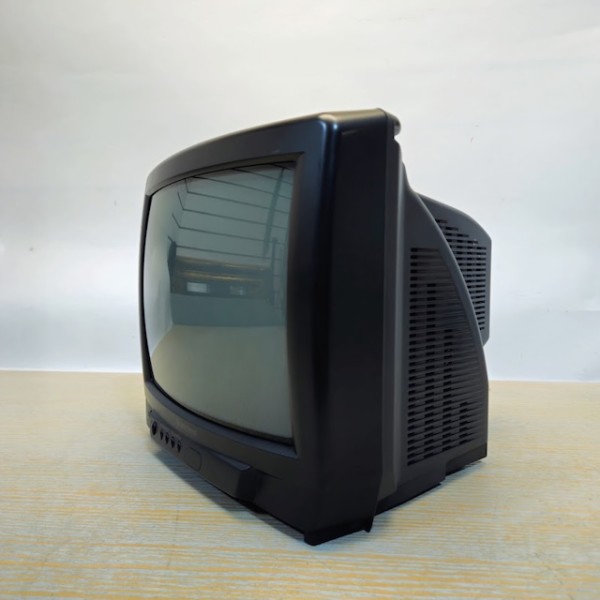 4: Fully Working Waltham Colour TV