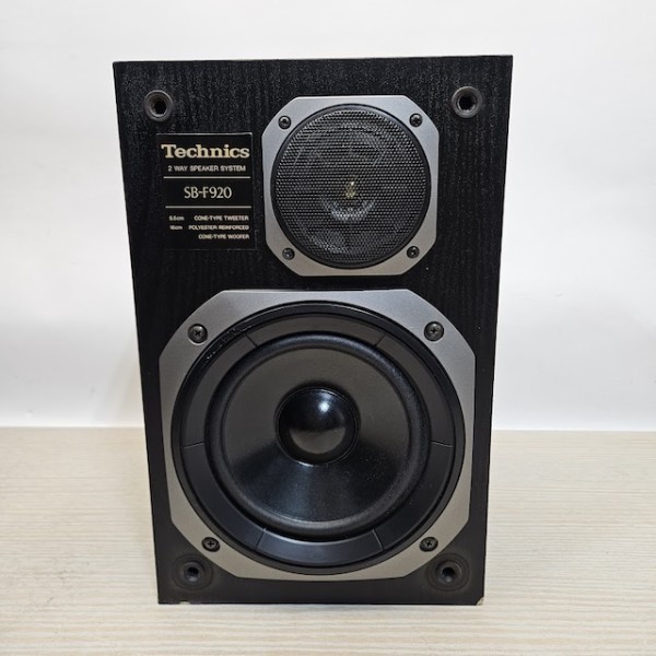 5: Black Technics Retro Speaker